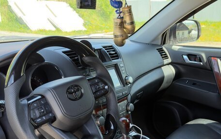 Toyota Highlander III, 2011 год, 1 790 000 рублей, 9 фотография