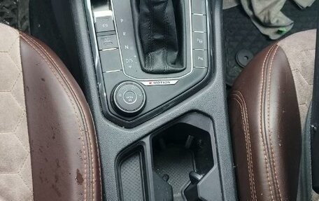 Volkswagen Tiguan II, 2018 год, 2 129 000 рублей, 7 фотография