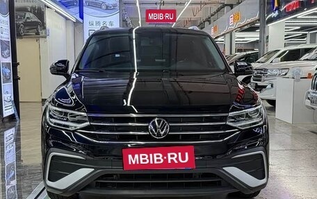 Volkswagen Tiguan II, 2023 год, 2 040 000 рублей, 2 фотография