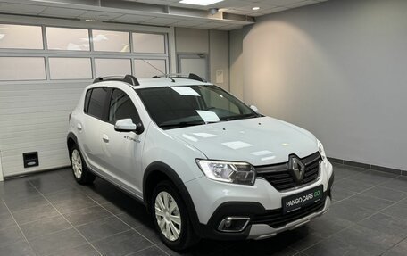 Renault Sandero II рестайлинг, 2021 год, 1 411 000 рублей, 2 фотография