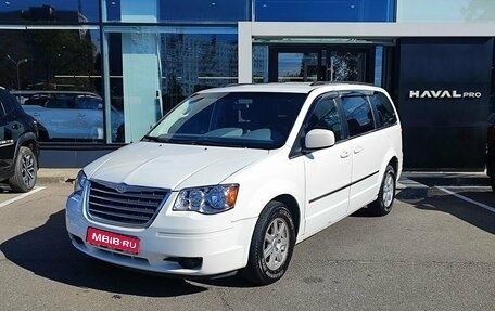 Chrysler Town & Country V рестайлинг, 2010 год, 1 139 000 рублей, 1 фотография