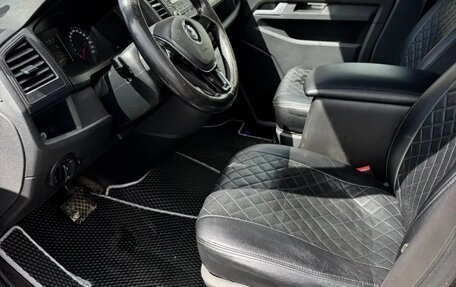 Volkswagen Multivan T6 рестайлинг, 2016 год, 2 350 000 рублей, 6 фотография