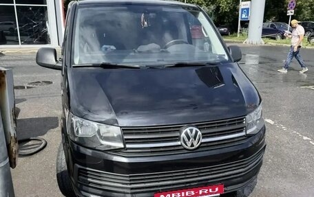 Volkswagen Multivan T6 рестайлинг, 2016 год, 2 350 000 рублей, 5 фотография