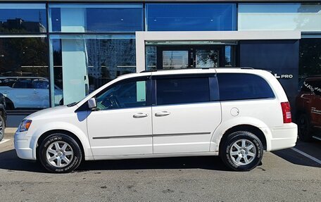 Chrysler Town & Country V рестайлинг, 2010 год, 1 139 000 рублей, 2 фотография