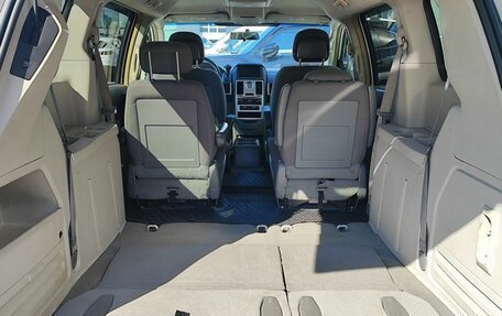 Chrysler Town & Country V рестайлинг, 2010 год, 1 139 000 рублей, 14 фотография
