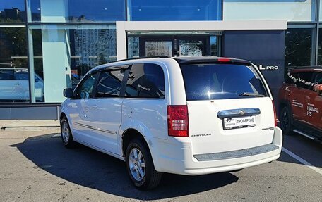 Chrysler Town & Country V рестайлинг, 2010 год, 1 139 000 рублей, 10 фотография