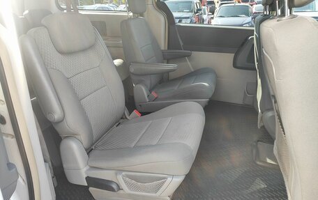 Chrysler Town & Country V рестайлинг, 2010 год, 1 139 000 рублей, 12 фотография