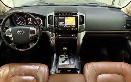 Toyota Land Cruiser 200, 2015 год, 3 399 000 рублей, 14 фотография