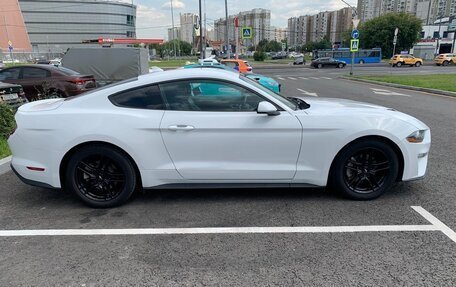 Ford Mustang VI рестайлинг, 2022 год, 4 000 000 рублей, 2 фотография
