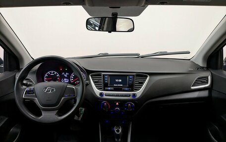 Hyundai Solaris II рестайлинг, 2017 год, 1 015 000 рублей, 24 фотография