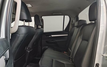 Toyota Hilux VIII, 2016 год, 2 850 000 рублей, 18 фотография
