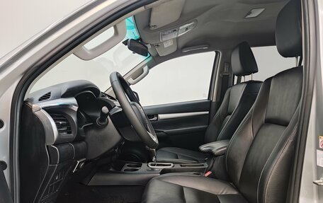 Toyota Hilux VIII, 2016 год, 2 850 000 рублей, 15 фотография