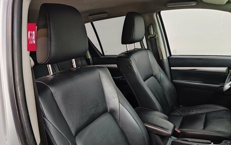 Toyota Hilux VIII, 2016 год, 2 850 000 рублей, 22 фотография