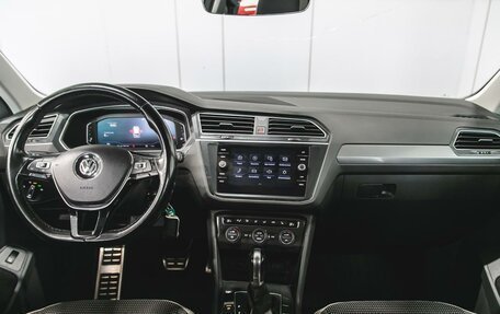 Volkswagen Tiguan II, 2019 год, 2 600 000 рублей, 19 фотография
