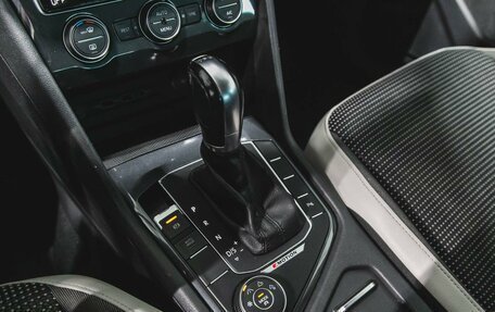 Volkswagen Tiguan II, 2019 год, 2 600 000 рублей, 25 фотография