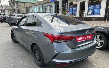 Hyundai Solaris II рестайлинг, 2021 год, 800 000 рублей, 4 фотография