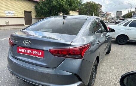 Hyundai Solaris II рестайлинг, 2021 год, 800 000 рублей, 2 фотография