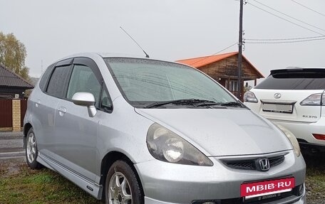Honda Fit III, 2002 год, 450 000 рублей, 2 фотография
