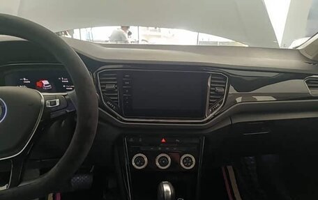 Volkswagen T-Roc I, 2022 год, 1 437 006 рублей, 10 фотография