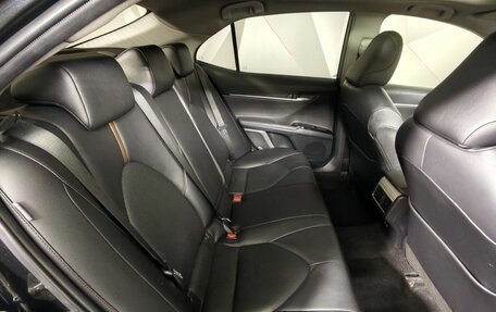 Toyota Camry, 2019 год, 2 250 000 рублей, 16 фотография