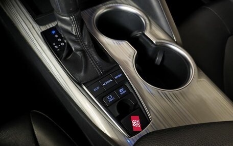 Toyota Camry, 2019 год, 2 250 000 рублей, 24 фотография