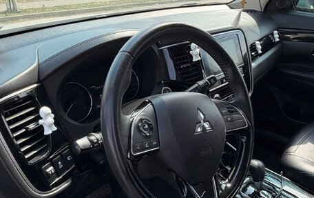 Mitsubishi Outlander III рестайлинг 3, 2019 год, 1 950 000 рублей, 9 фотография