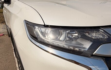 Mitsubishi Outlander III рестайлинг 3, 2019 год, 1 950 000 рублей, 3 фотография