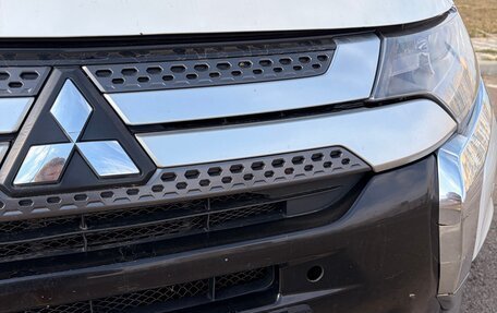 Mitsubishi Outlander III рестайлинг 3, 2019 год, 1 950 000 рублей, 4 фотография