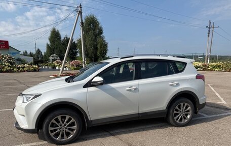Toyota RAV4, 2018 год, 2 600 000 рублей, 3 фотография