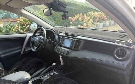 Toyota RAV4, 2018 год, 2 600 000 рублей, 6 фотография