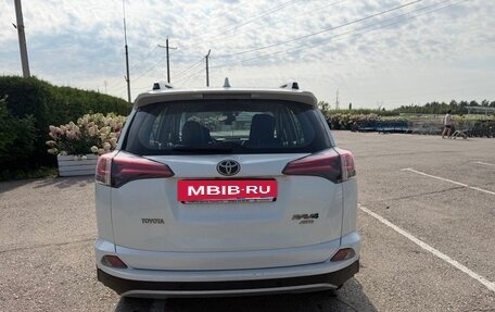 Toyota RAV4, 2018 год, 2 600 000 рублей, 5 фотография