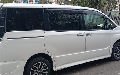 Toyota Voxy III, 2016 год, 1 720 000 рублей, 3 фотография