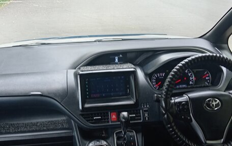 Toyota Voxy III, 2016 год, 1 720 000 рублей, 8 фотография