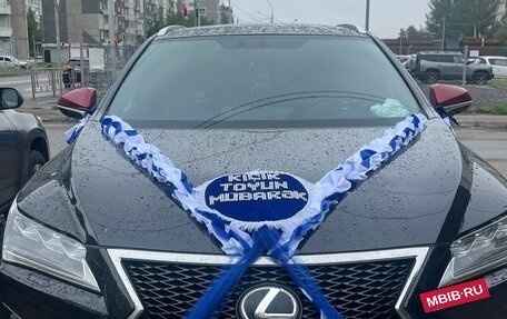 Lexus RX IV рестайлинг, 2018 год, 4 500 000 рублей, 3 фотография