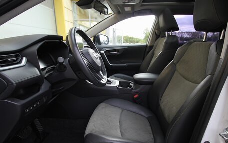 Toyota RAV4, 2024 год, 3 885 000 рублей, 12 фотография