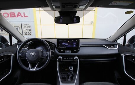 Toyota RAV4, 2024 год, 3 885 000 рублей, 10 фотография