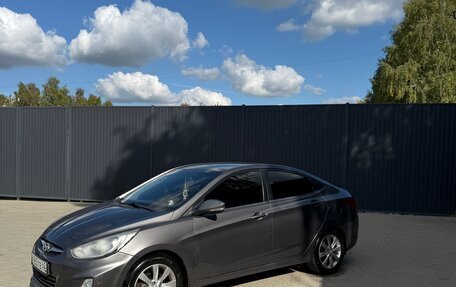 Hyundai Solaris II рестайлинг, 2011 год, 730 000 рублей, 2 фотография