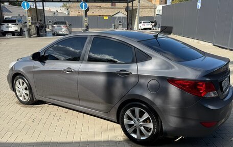 Hyundai Solaris II рестайлинг, 2011 год, 730 000 рублей, 3 фотография
