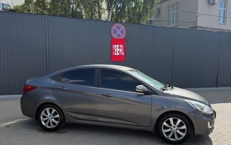 Hyundai Solaris II рестайлинг, 2011 год, 730 000 рублей, 6 фотография