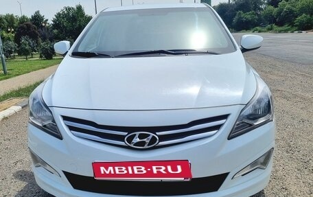 Hyundai Solaris II рестайлинг, 2014 год, 1 000 000 рублей, 1 фотография