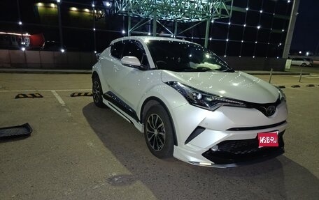 Toyota C-HR I рестайлинг, 2017 год, 1 800 000 рублей, 1 фотография