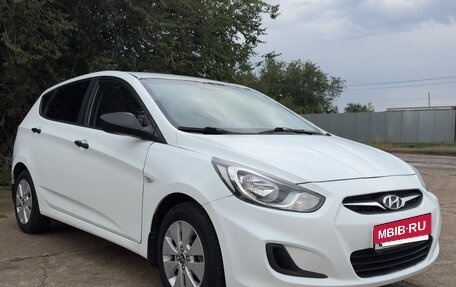 Hyundai Solaris II рестайлинг, 2013 год, 618 000 рублей, 3 фотография