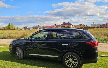 Mitsubishi Outlander III рестайлинг 3, 2016 год, 2 080 000 рублей, 1 фотография
