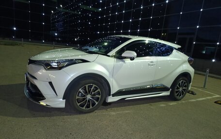 Toyota C-HR I рестайлинг, 2017 год, 1 800 000 рублей, 2 фотография
