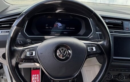 Volkswagen Tiguan II, 2017 год, 2 980 000 рублей, 26 фотография