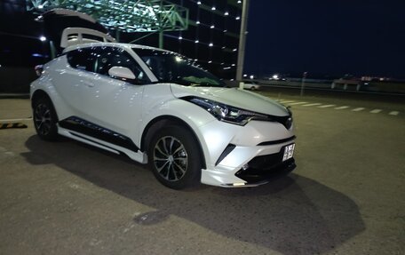Toyota C-HR I рестайлинг, 2017 год, 1 800 000 рублей, 8 фотография