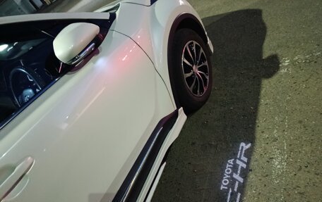 Toyota C-HR I рестайлинг, 2017 год, 1 800 000 рублей, 11 фотография