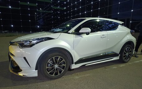 Toyota C-HR I рестайлинг, 2017 год, 1 800 000 рублей, 6 фотография