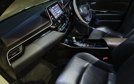 Toyota C-HR I рестайлинг, 2017 год, 1 800 000 рублей, 17 фотография