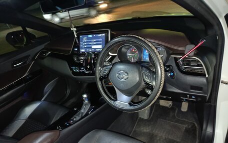 Toyota C-HR I рестайлинг, 2017 год, 1 800 000 рублей, 20 фотография